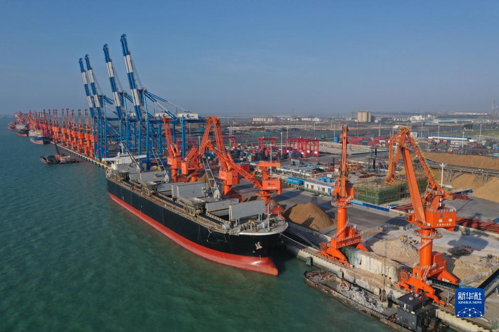 在服務(wù)和融入新發(fā)展格局上展現(xiàn)新作為&mdash;&mdash;廣西：寫好海上絲綢之路新篇章