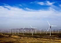 技術(shù)、市場(chǎng)跟不上　風(fēng)光設(shè)備退役難&ldquo;風(fēng)光&rdquo;